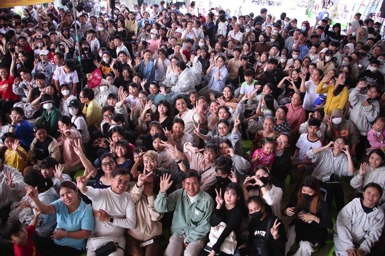 'Mái ấm gia đình Việt': Ca sĩ Lương Bích Hữu, Á hậu Phương Anh cùng các nghệ sĩ xúc động trước nghị lực của các em nhỏ tại Tây Ninh