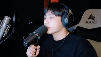 Jungkook (BTS) nói gì trong phiên livestream đầu tiên hậu tin đồn hẹn hò Winter?