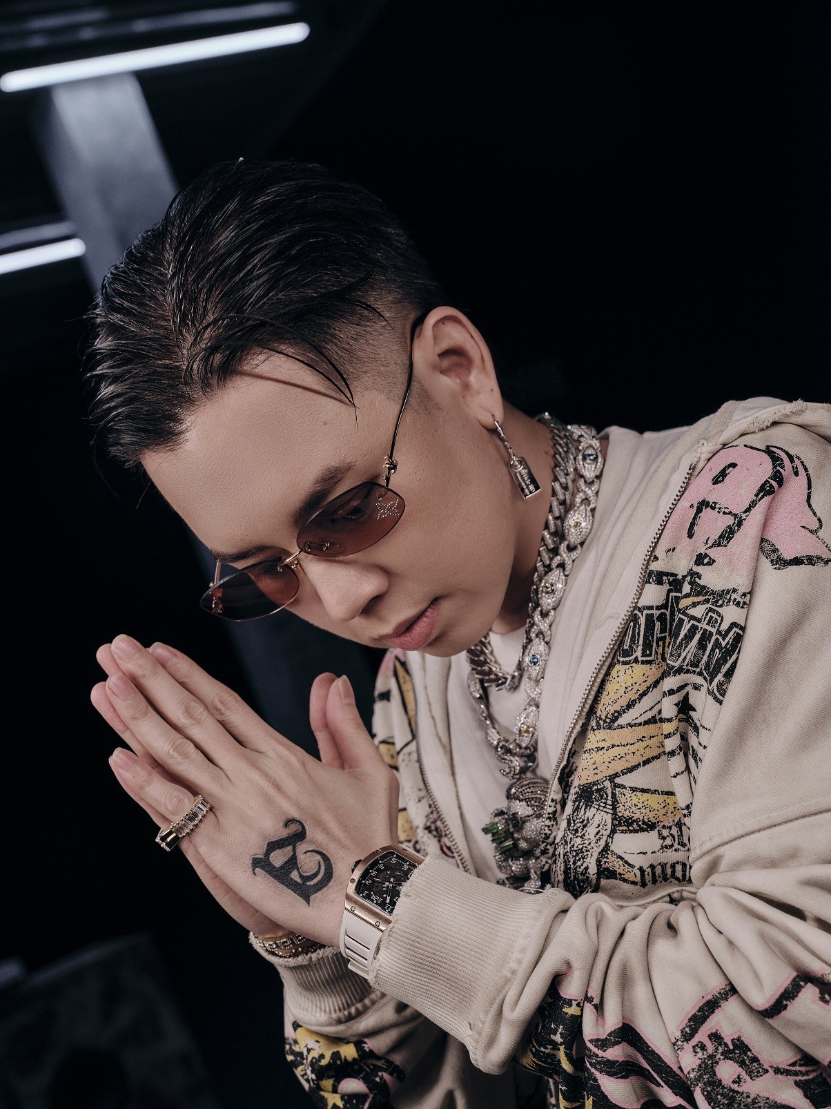 'Phù thủy' Wokeup mời cả Andree Right Hand, Phương Ly, Rhyder và Grey D vào vũ trụ âm nhạc '4 giờ sáng' với EP đầu tay