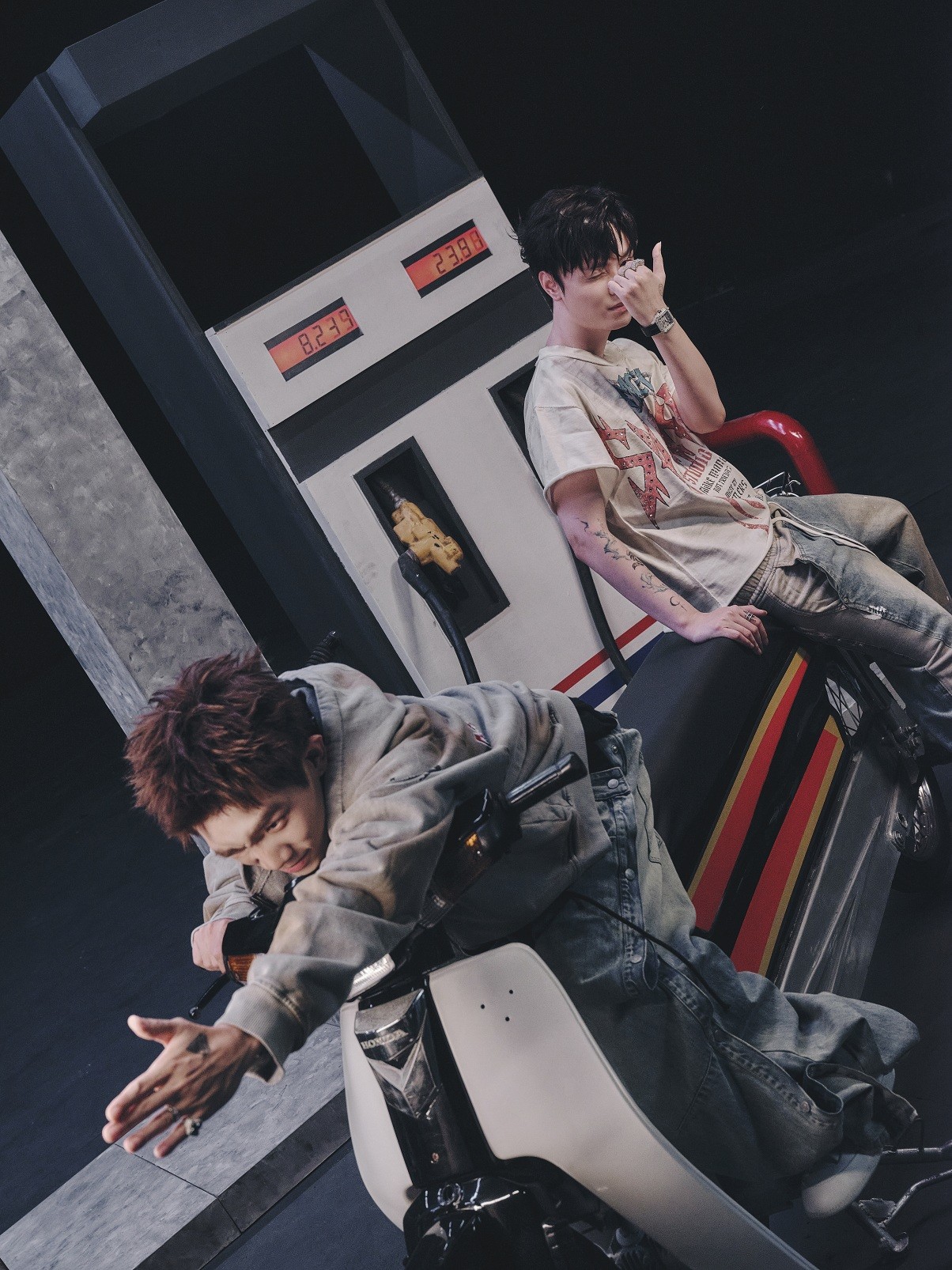 'Phù thủy' Wokeup mời cả Andree Right Hand, Phương Ly, Rhyder và Grey D vào vũ trụ âm nhạc '4 giờ sáng' với EP đầu tay