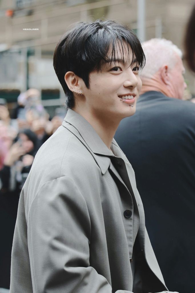 Jungkook (BTS) nói gì trong phiên livestream đầu tiên hậu tin đồn hẹn hò Winter?