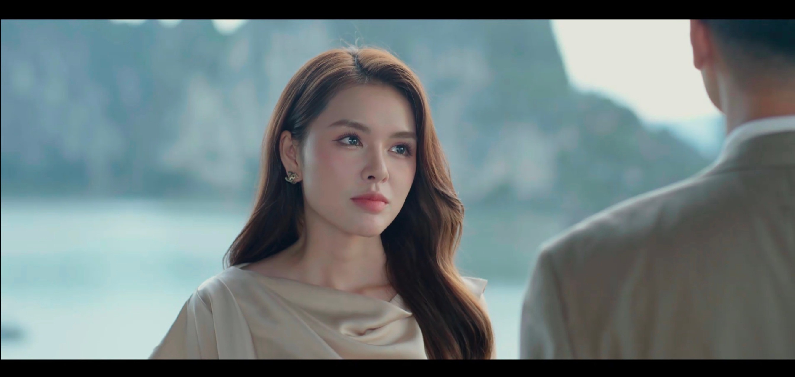 Nhan sắc 'gây bão' trong 'Lằn ranh': Hà Bích Ngọc là ai?