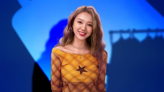 Cởi bỏ lớp áo 'rich kid' trên màn ảnh, Thùy Dương ngoài đời là ai?