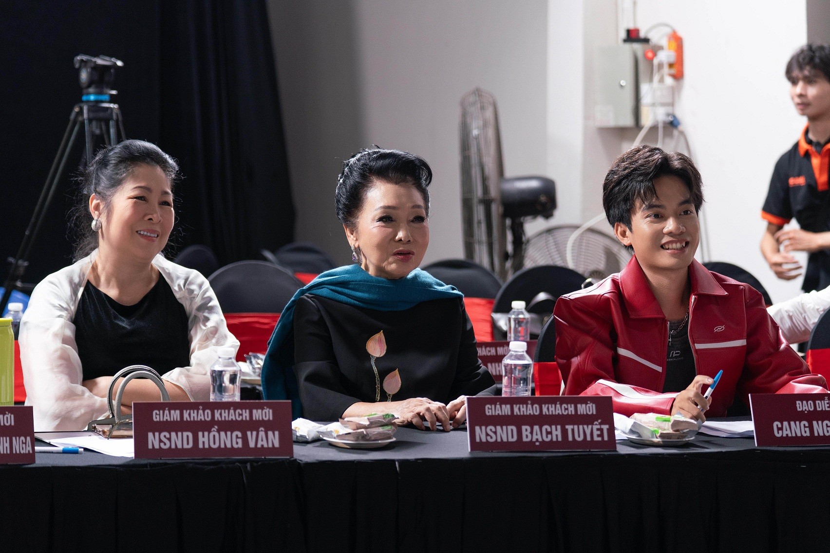 NSND Bạch Tuyết và NSND Hồng Vân ngồi 'ghế nóng' casting phim 'Linh Trạm - Bậc thầy giải nghiệp'