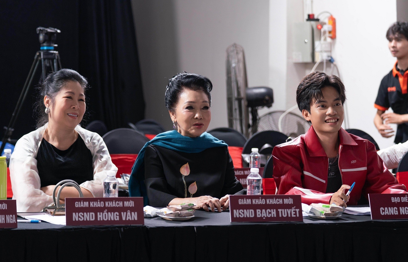 NSND Bạch Tuyết và NSND Hồng Vân ngồi 'ghế nóng' casting phim 'Linh Trạm - Bậc thầy giải nghiệp'