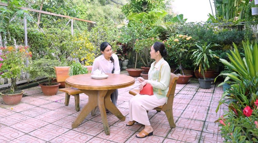 NSƯT Hạnh Thúy nhí nhảnh đu Trend TikTok, bỏ bê con gái