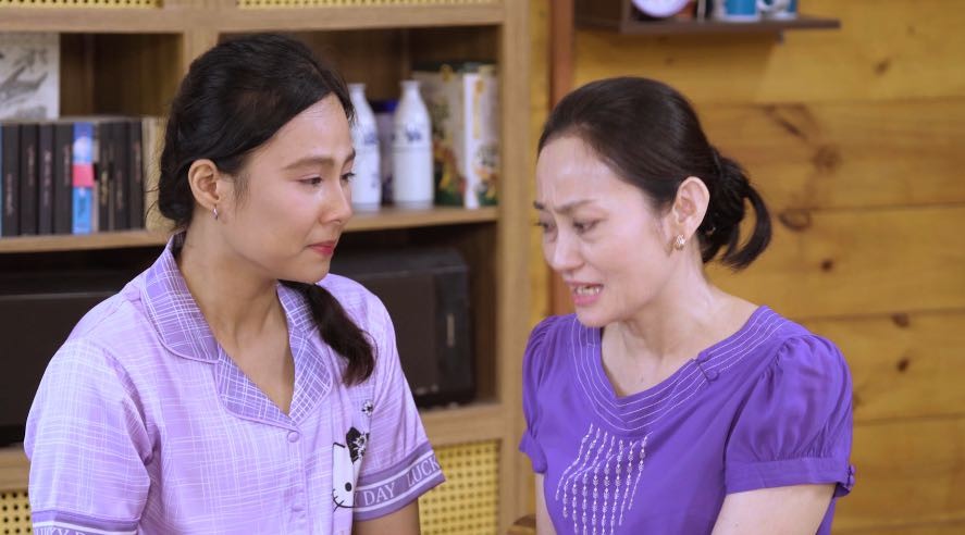 NSƯT Hạnh Thúy nhí nhảnh đu Trend TikTok, bỏ bê con gái