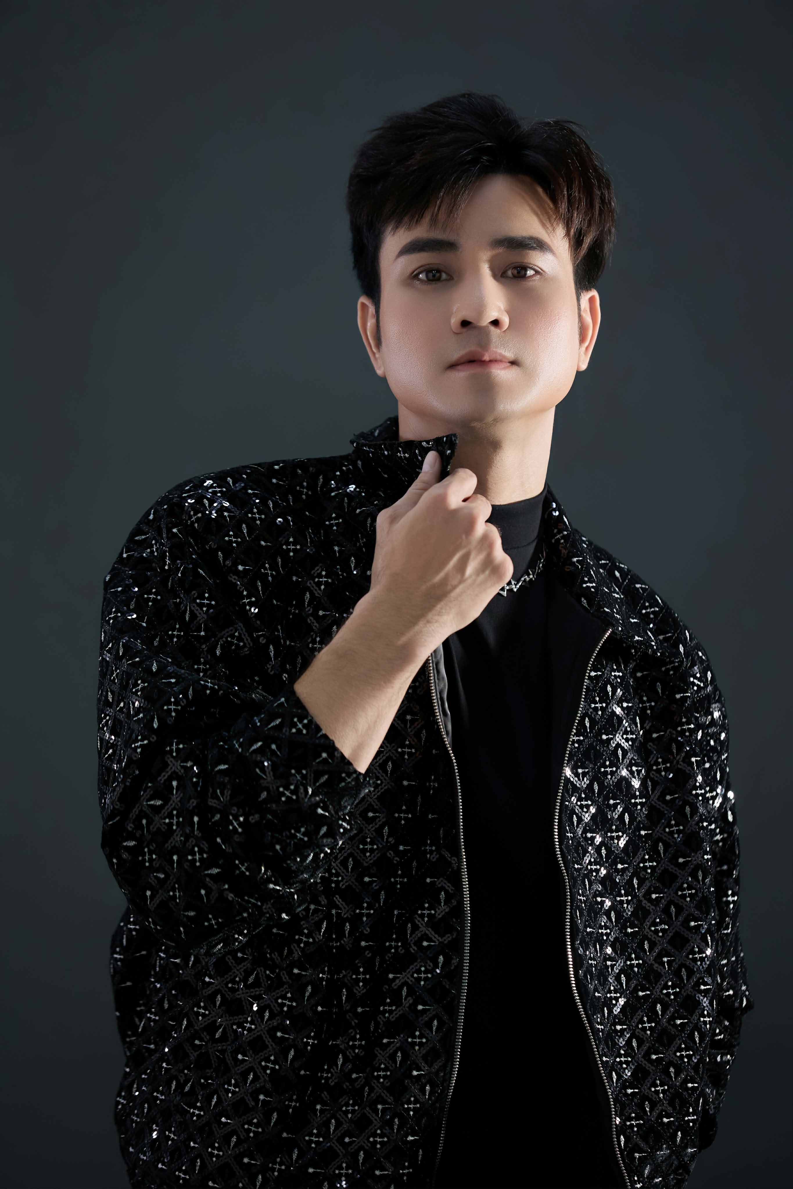 Ca sĩ Cao Sĩ Hùng gây bất ngờ với MV triệu view 'Thương nhau tới già'