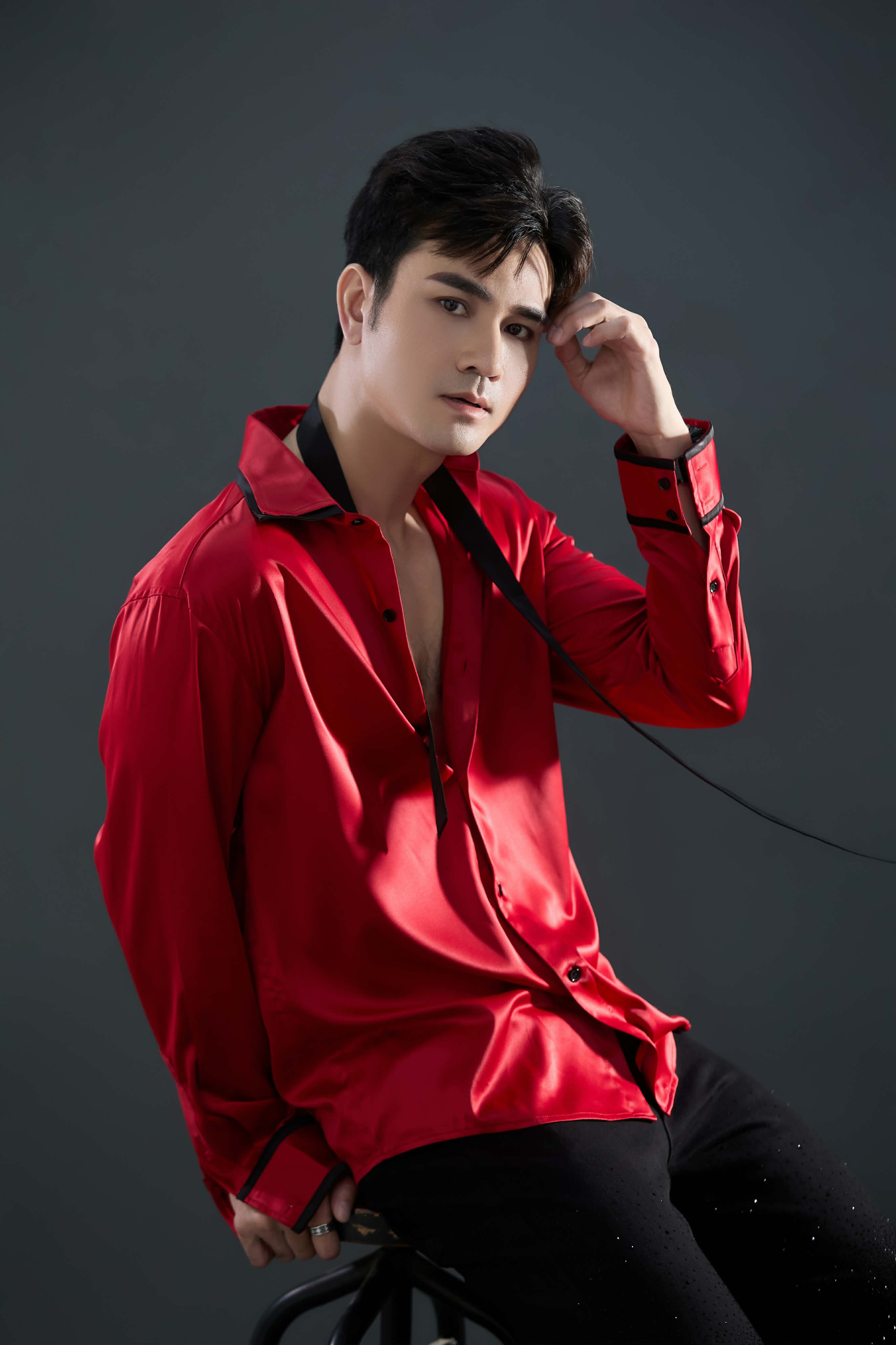 Ca sĩ Cao Sĩ Hùng gây bất ngờ với MV triệu view 'Thương nhau tới già'