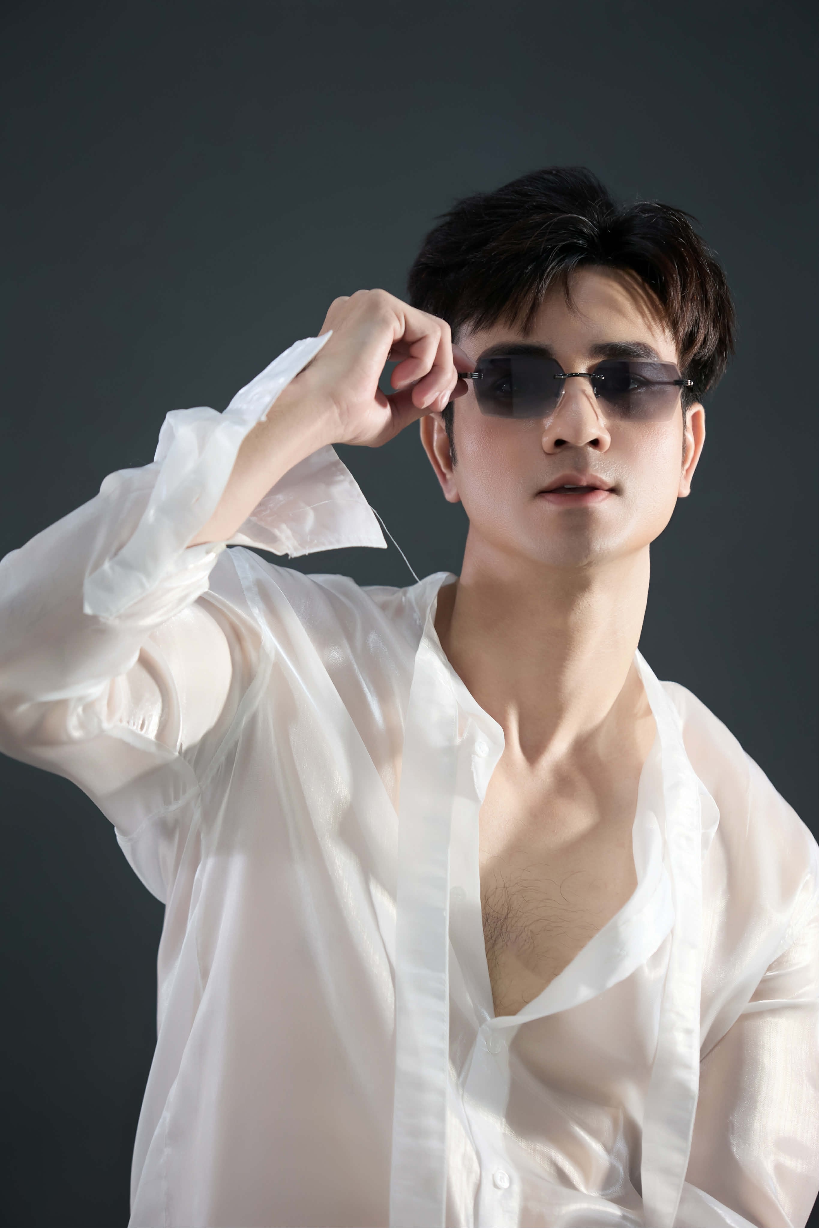 Ca sĩ Cao Sĩ Hùng gây bất ngờ với MV triệu view 'Thương nhau tới già'