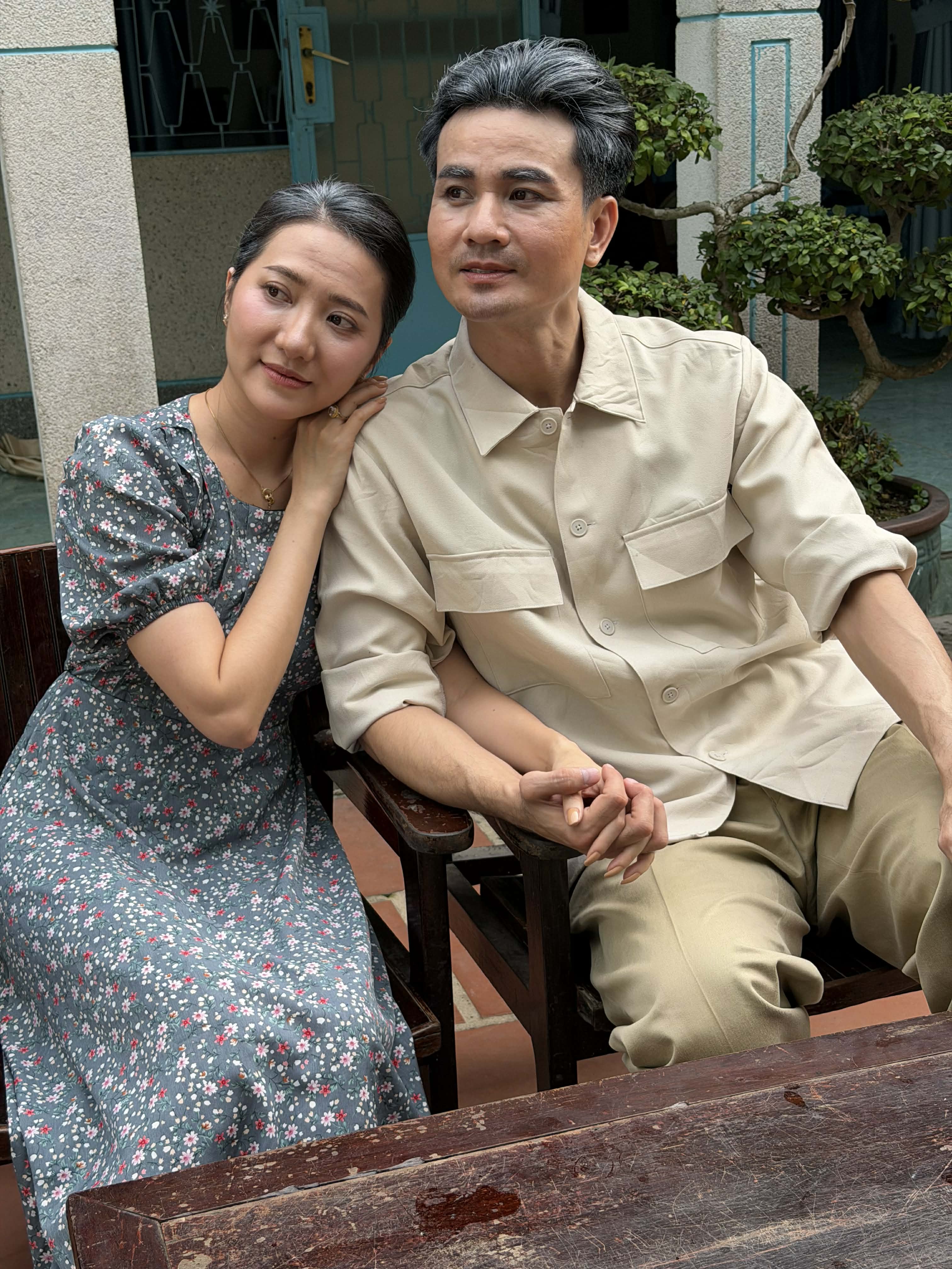 Ca sĩ Cao Sĩ Hùng gây bất ngờ với MV triệu view 'Thương nhau tới già'