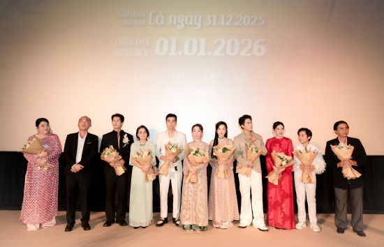 Chưa có tiền lệ, Thu Trang 'chơi lớn' khi tái hiện đám giỗ miền Tây trong showcase 'Ai thương ai mến'