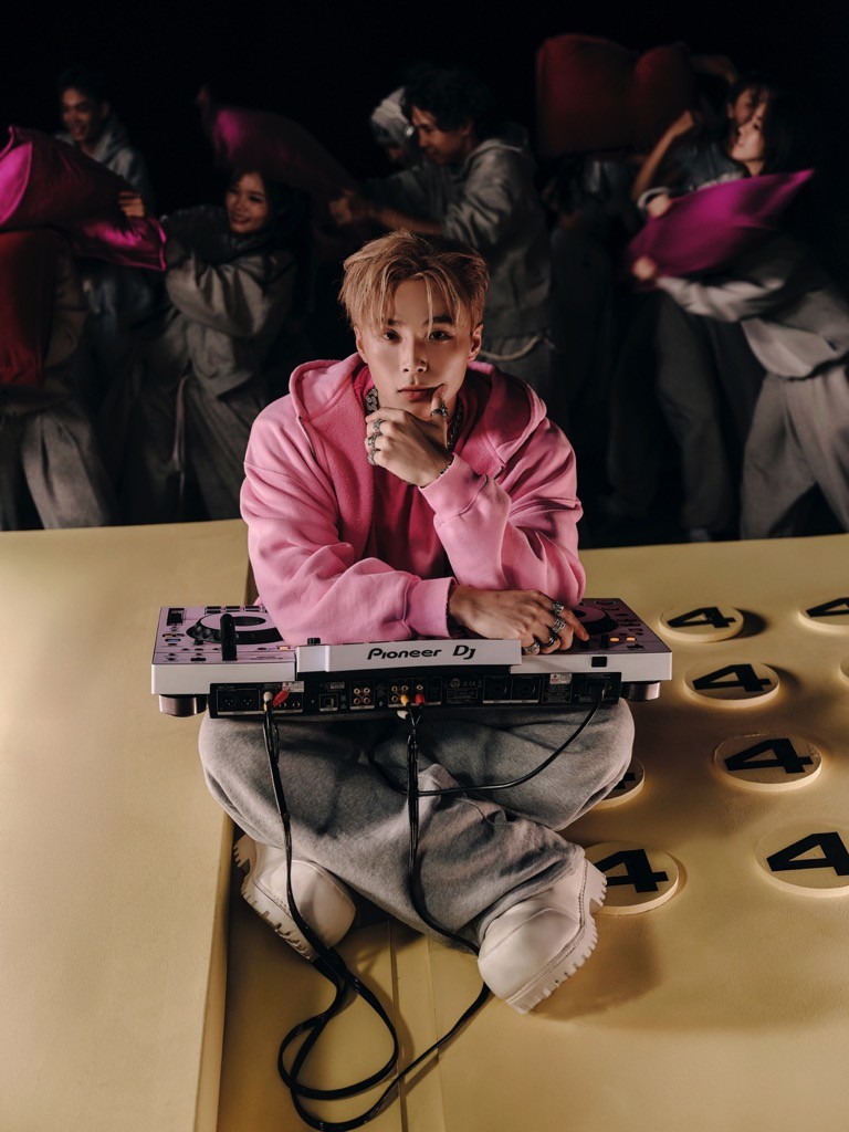 Bữa tiệc visual của Wokeup cùng Phương Ly - Trid Minh trong Performance video 'Dậy đi nhóo'