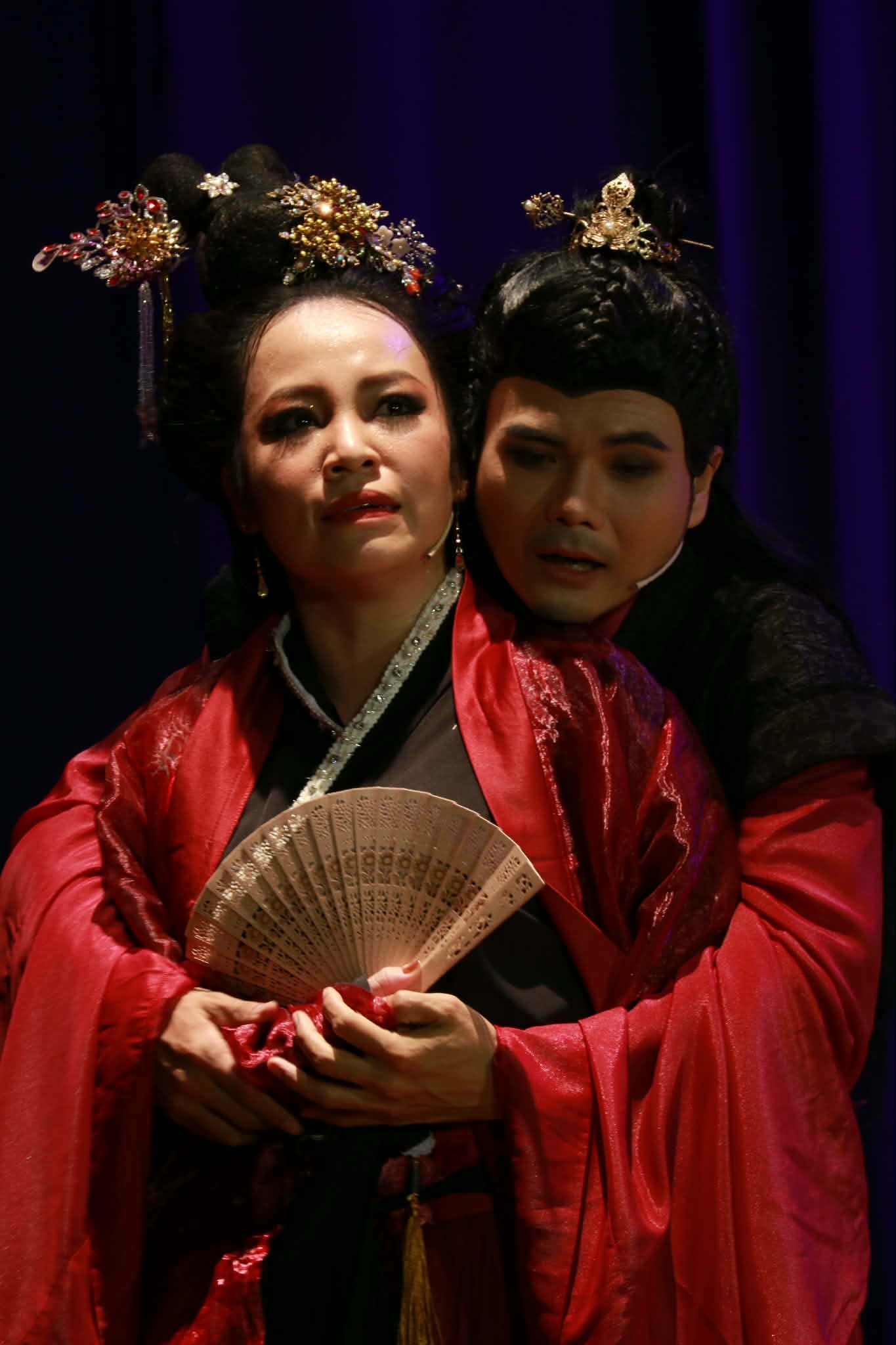 Dấu ấn dàn dựng của Hòa Hiệp: Từ diễn viên đến đạo diễn sân khấu thể nghiệm