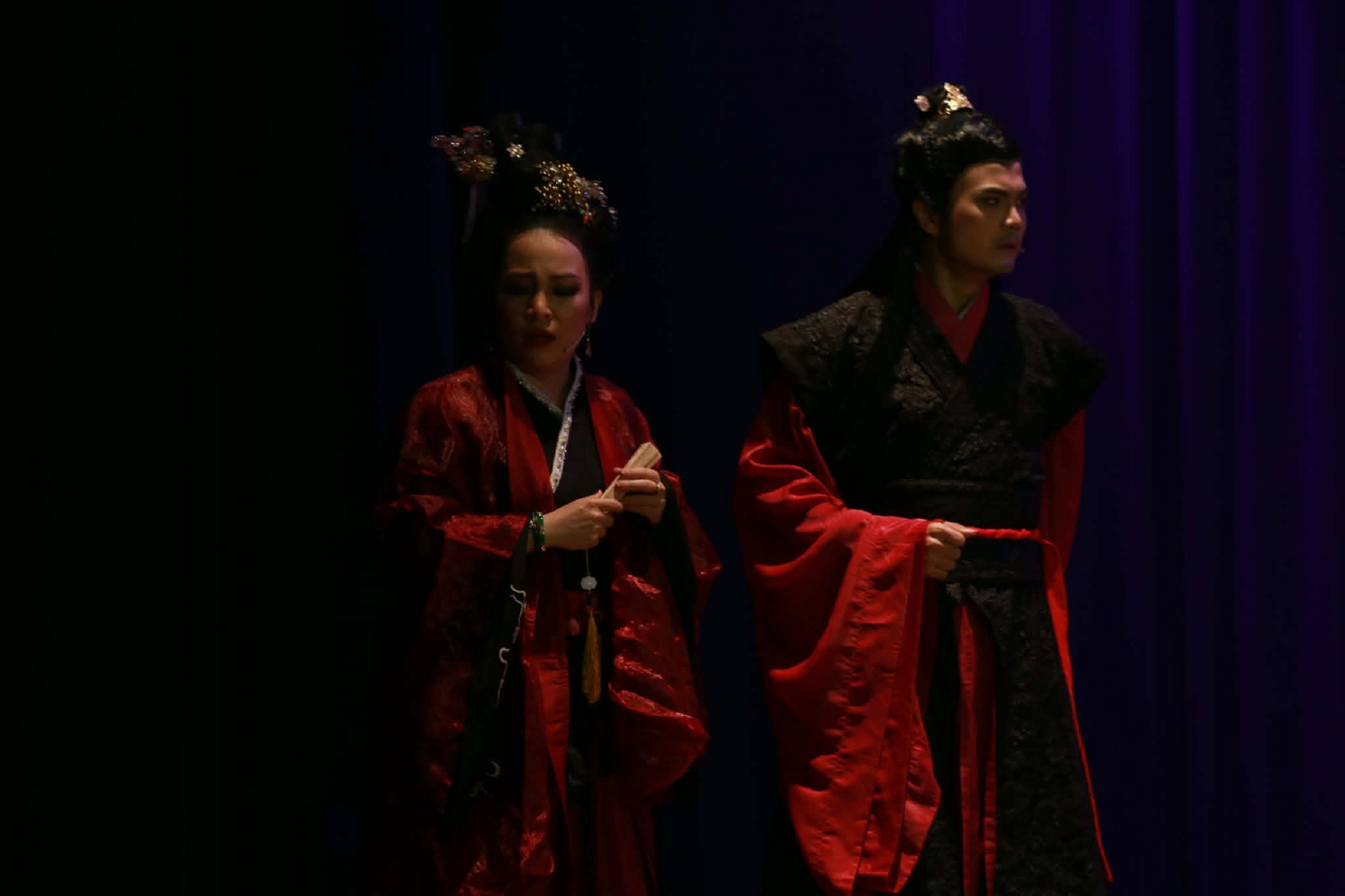 Dấu ấn dàn dựng của Hòa Hiệp: Từ diễn viên đến đạo diễn sân khấu thể nghiệm