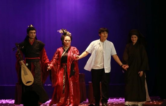 Dấu ấn dàn dựng của Hòa Hiệp: Từ diễn viên đến đạo diễn sân khấu thể nghiệm