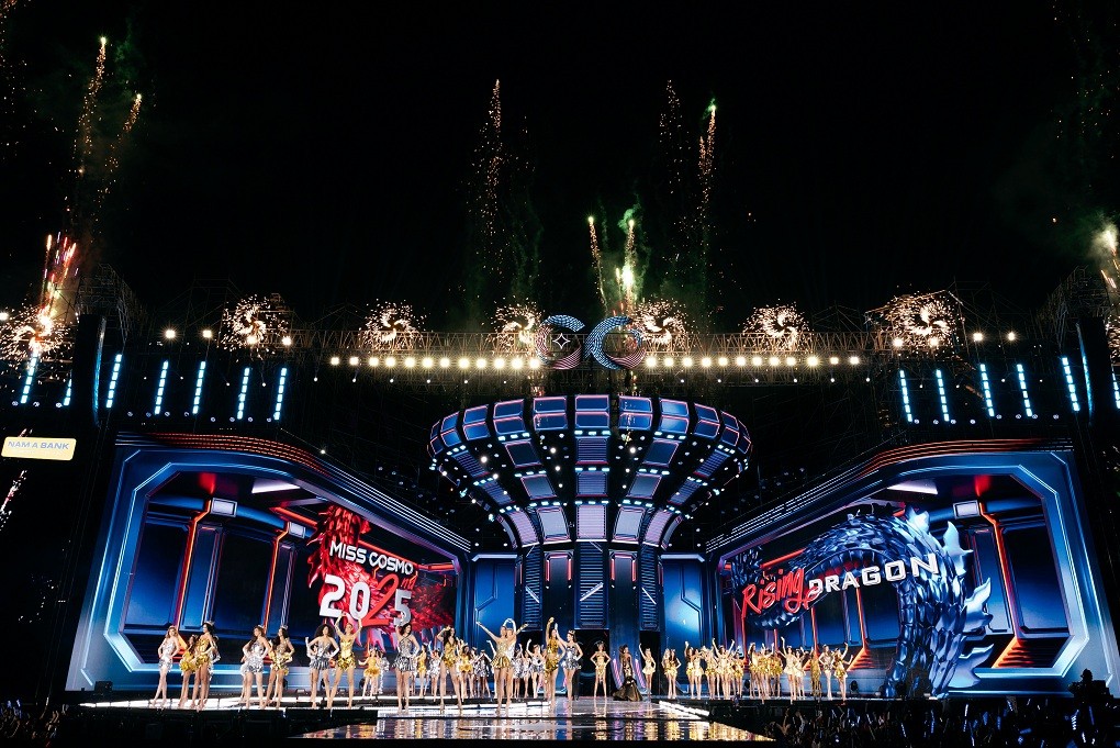 Đại diện USA - Yolina Lindquist chính thức đăng quang 'Miss Cosmo 2025'