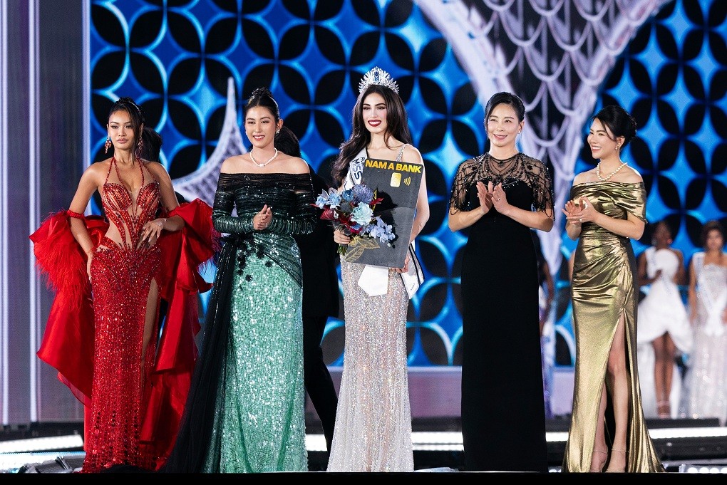 Đại diện USA - Yolina Lindquist chính thức đăng quang 'Miss Cosmo 2025'