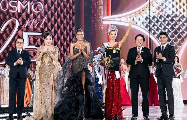 Đại diện USA - Yolina Lindquist chính thức đăng quang 'Miss Cosmo 2025'