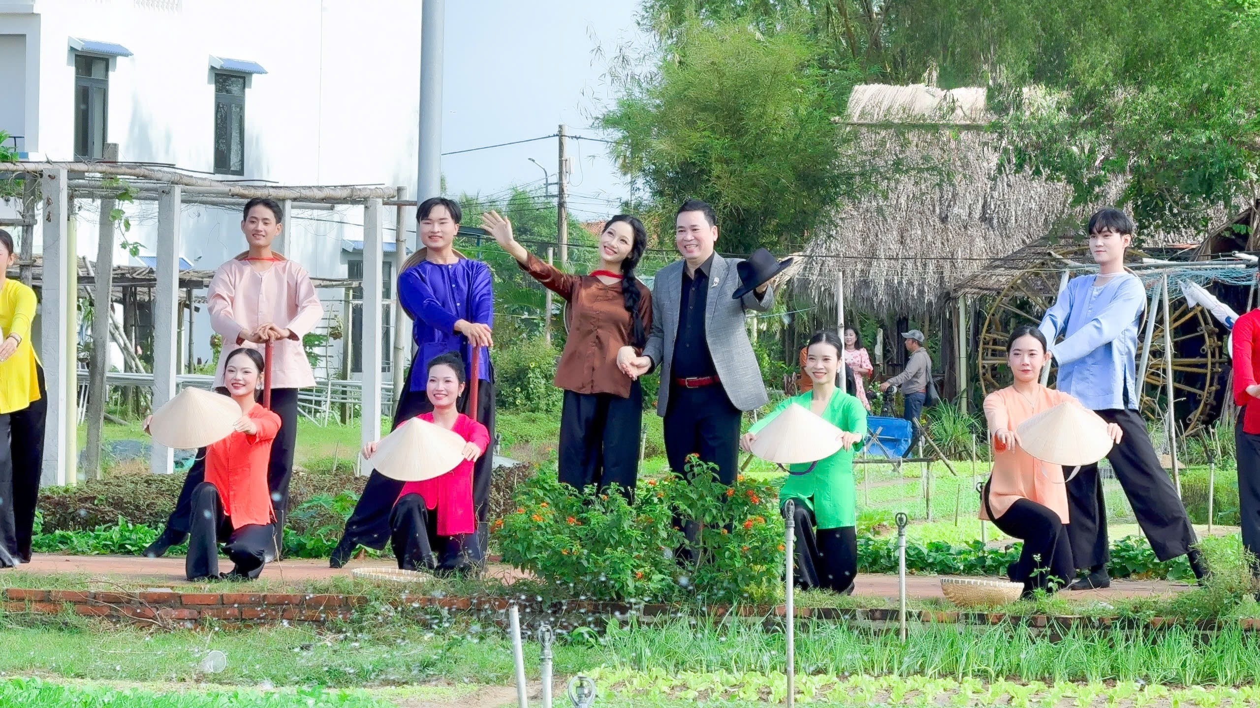 Ngọc Sơn đồng hành cùng dự án âm nhạc mới của Michael Lang với ca khúc vui tươi, đậm chất làng quê