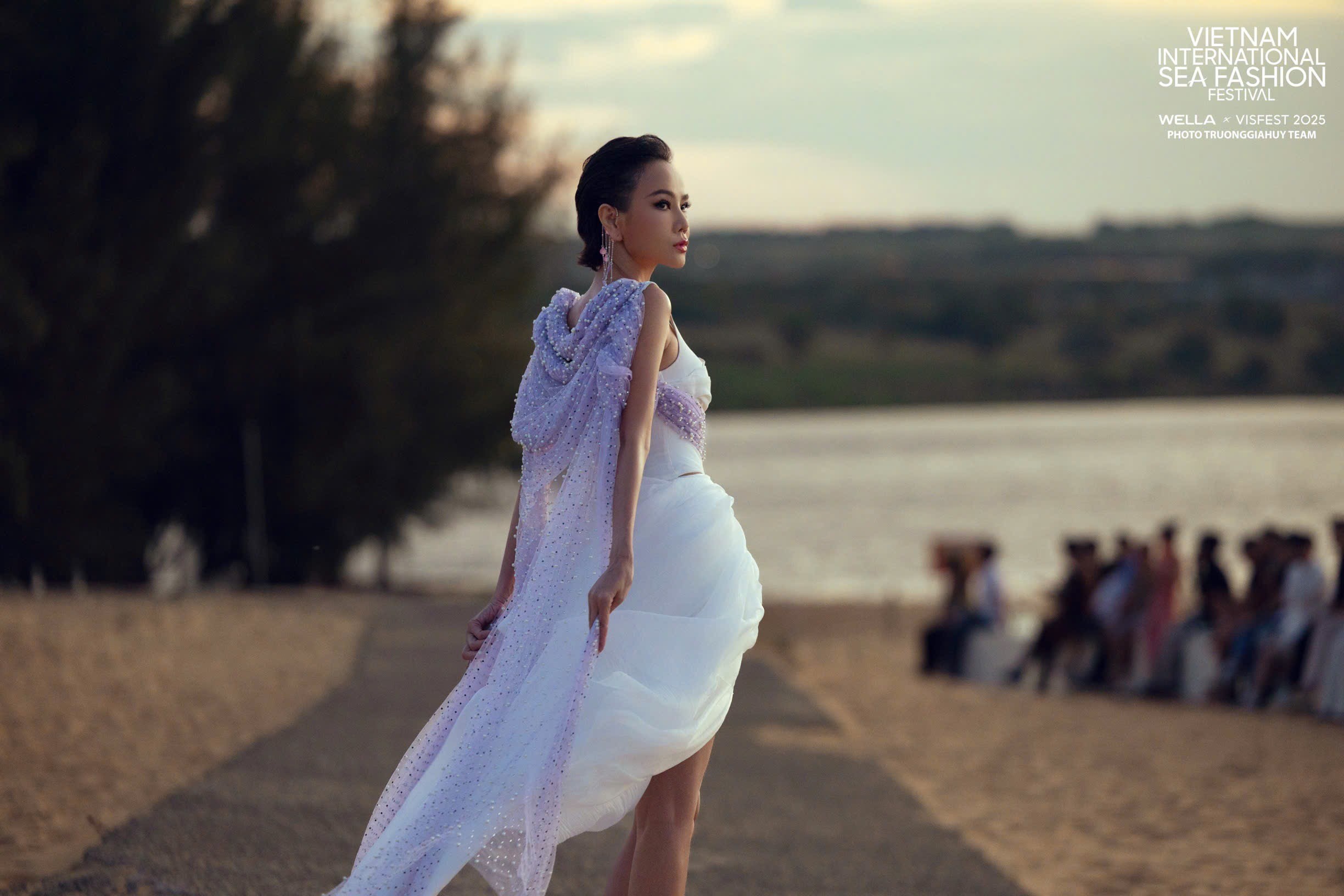 Sau biến cố, siêu mẫu Dương Yến Ngọc sẽ ra mắt sách và dự án cộng đồng vào đầu năm 2026