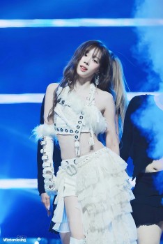 Winter (aespa) cố che giấu hình xăm đôi với Jungkook (BTS)?