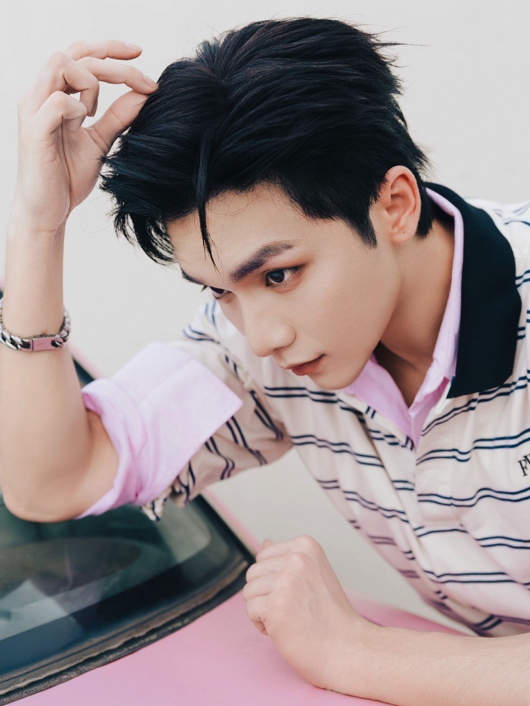 Không hổ danh 'Anh trai tình cảm nhất', Vương Bình rủ CongB ra MV lấy nước mắt fan