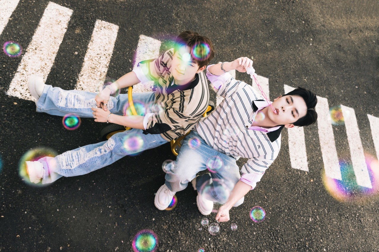 Không hổ danh 'Anh trai tình cảm nhất', Vương Bình rủ CongB ra MV lấy nước mắt fan