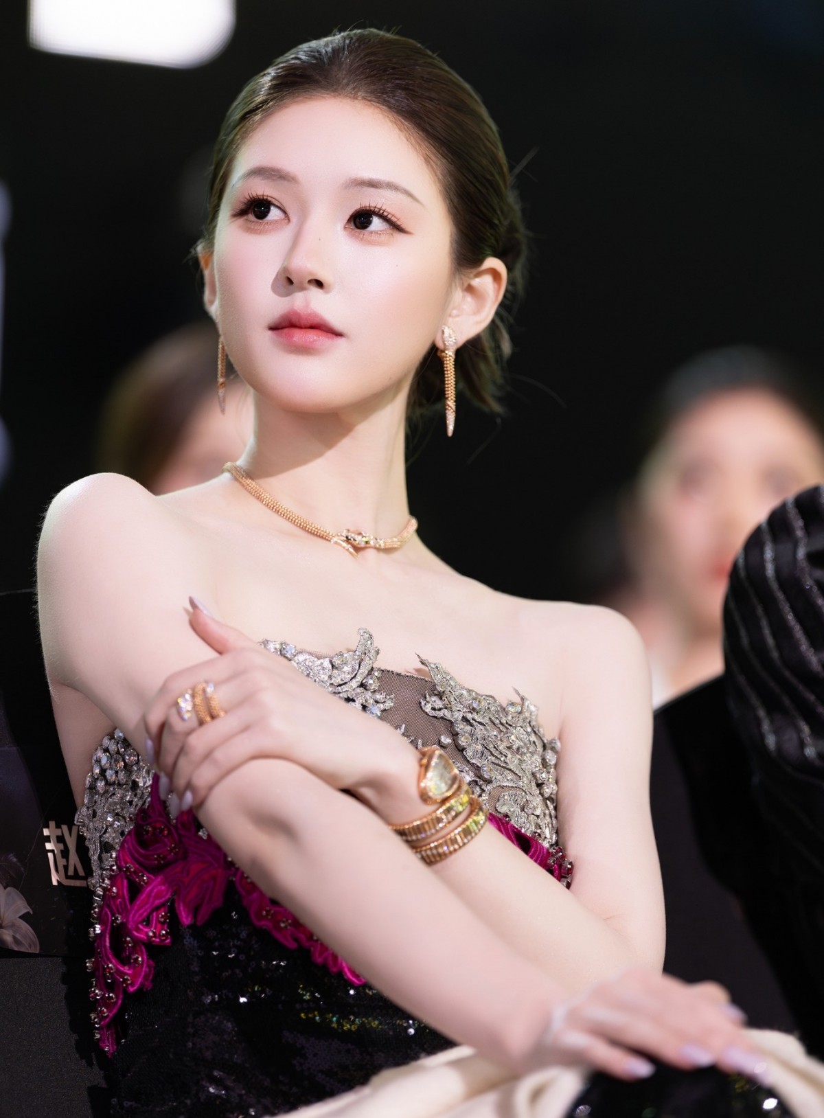 Triệu Lộ Tư nhận chỉ trích