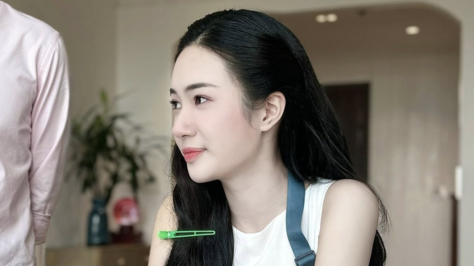 Thanh Huế: 'Tuyết nương tử' lột xác thành vợ trẻ của Mạnh Trường trong 'Lằn ranh'