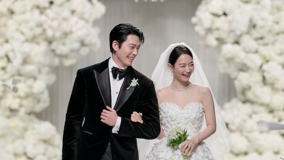 Hé lộ trang phục cưới xa hoa Kim Woo Bin - Shin Min Ah mặc trong lễ cưới