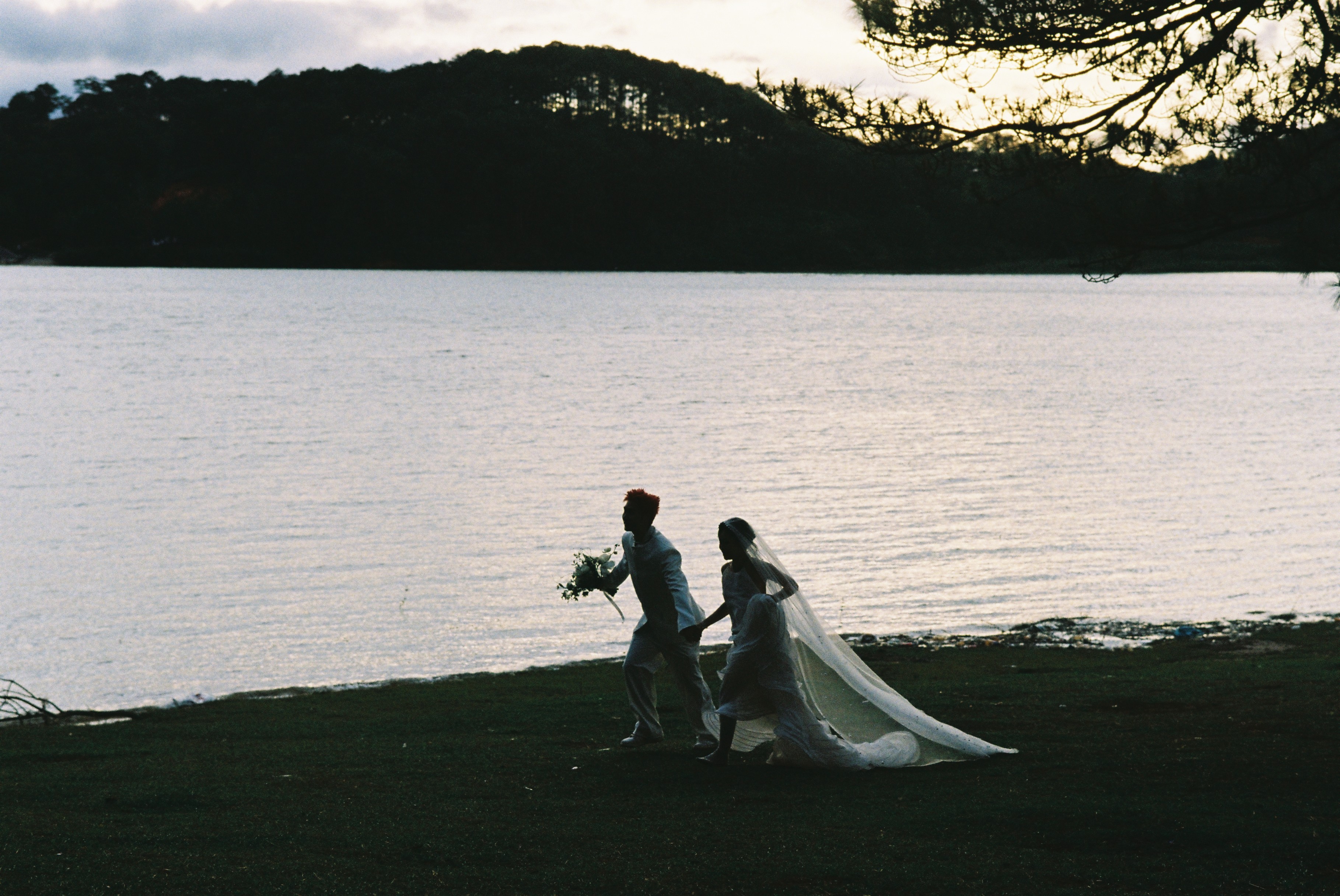 Bùng nổ mạng xã hội với khoảnh khắc cầu hôn giữa show 'Những thành phố mơ màng' của 52Hz và Rio