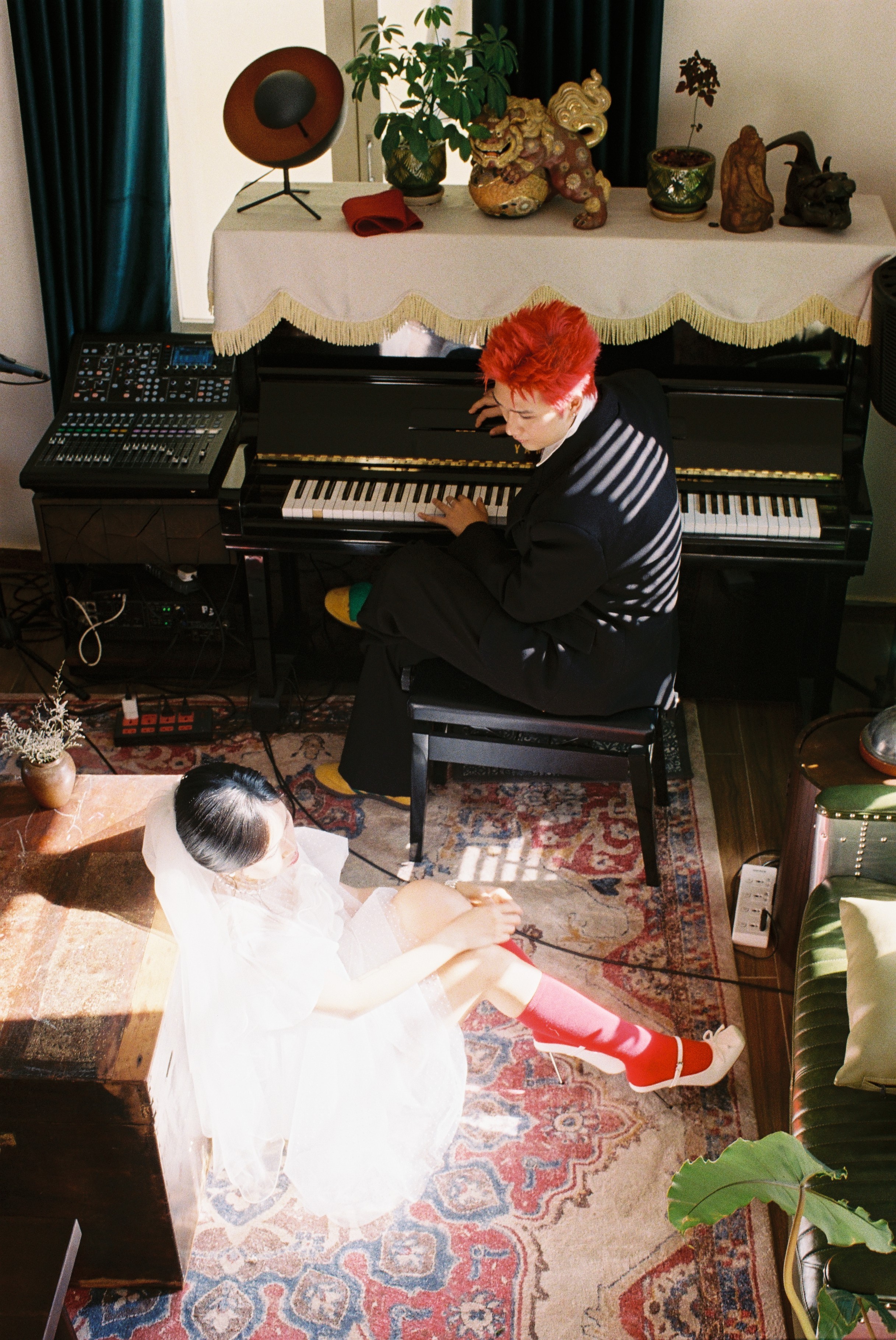 Bùng nổ mạng xã hội với khoảnh khắc cầu hôn giữa show 'Những thành phố mơ màng' của 52Hz và Rio