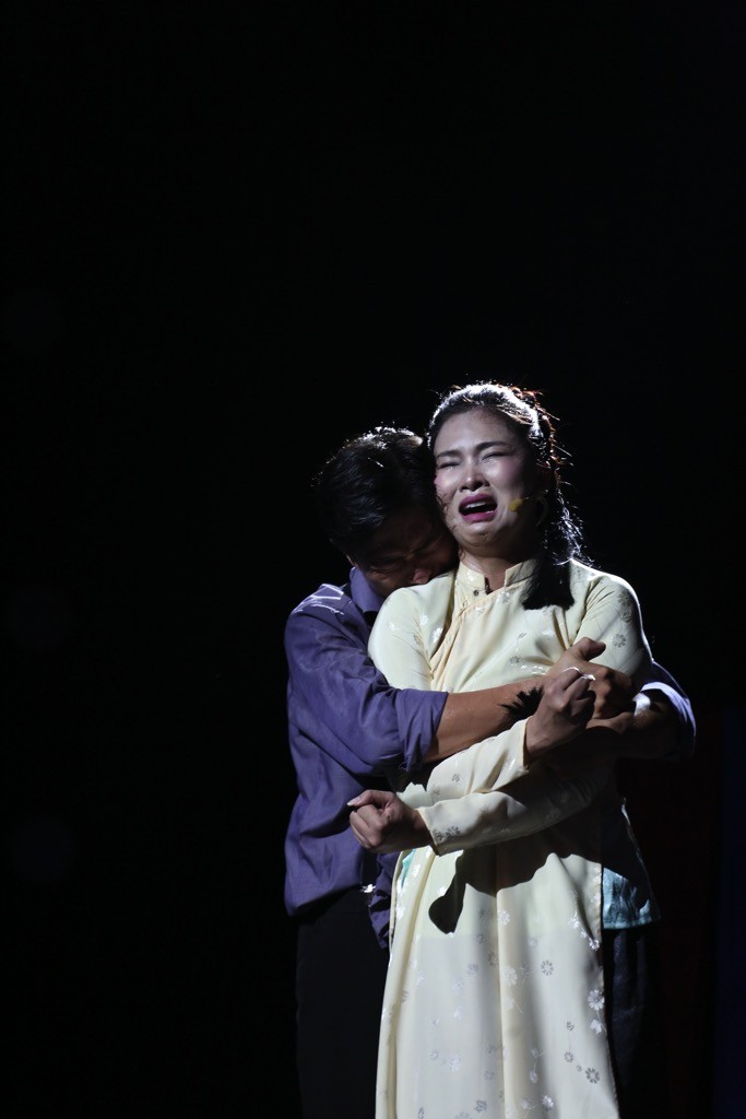 Đinh Y Nhung rơi nước mắt khi làm giám khảo khách mời 'Chinh phục đam mê'