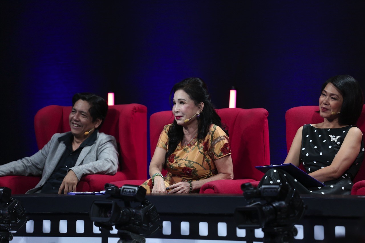 Đinh Y Nhung rơi nước mắt khi làm giám khảo khách mời 'Chinh phục đam mê'