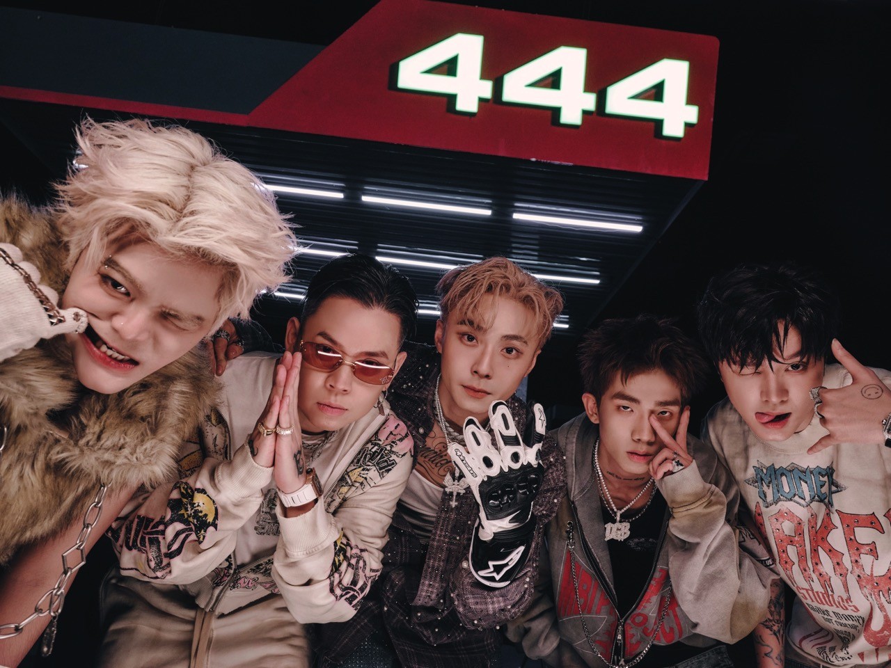 Wokeup và Orange gây chú ý với màn tương tác tình tứ trong Performance video, EP vừa lên sóng đã tạo Trend