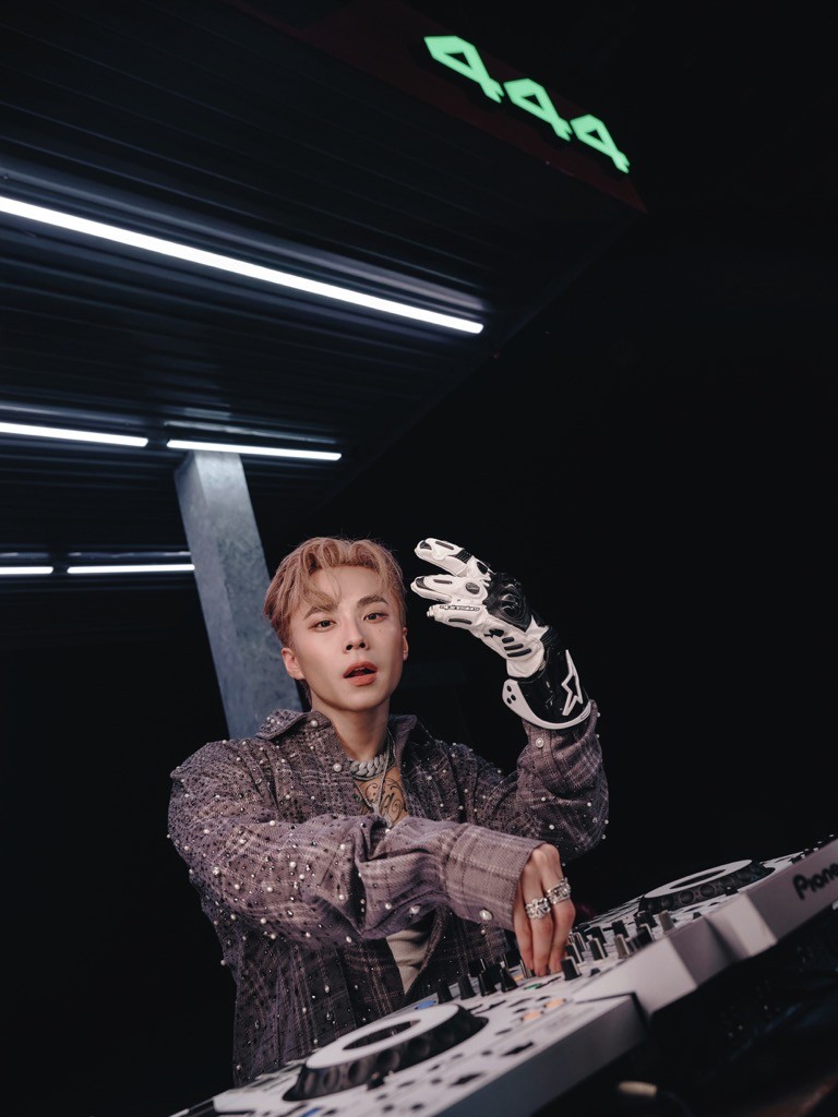 Wokeup và Orange gây chú ý với màn tương tác tình tứ trong Performance video, EP vừa lên sóng đã tạo Trend