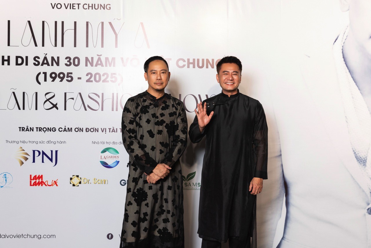 Nghệ sĩ Việt hội ngộ chúc mừng kỷ niệm 30 năm cống hiến của NTK Võ Việt Chung