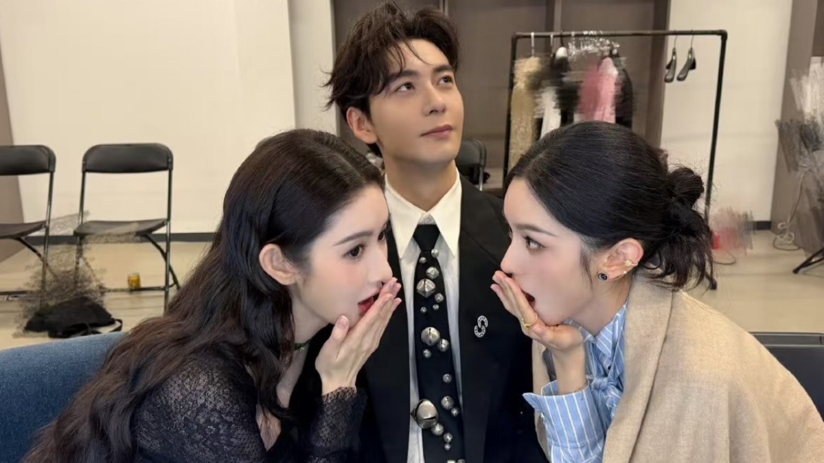 Khoảnh khắc ‘viral’ của Trần Tinh Húc với hai mỹ nhân Hoa ngữ