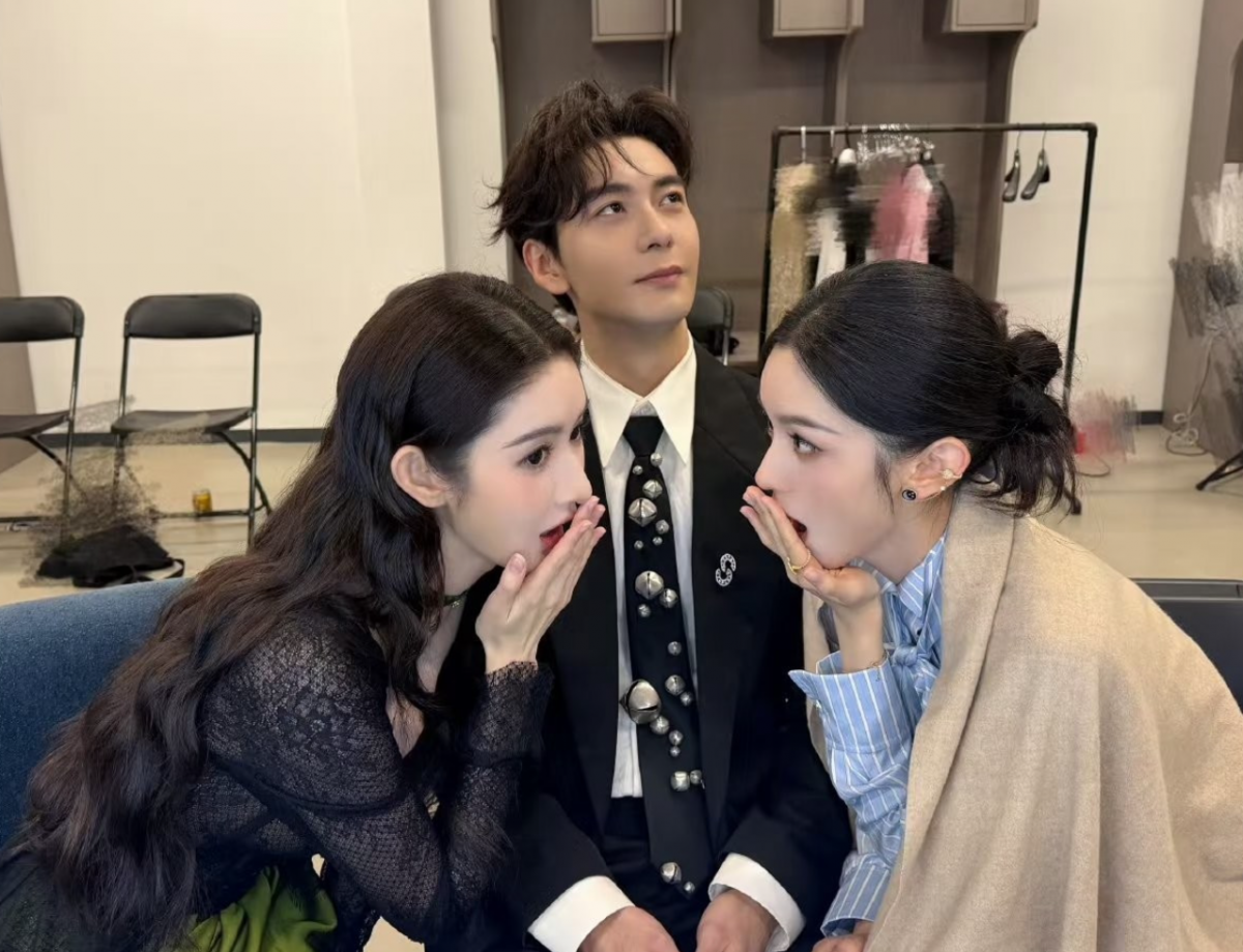 Khoảnh khắc ‘viral’ của Trần Tinh Húc với hai mỹ nhân Hoa ngữ