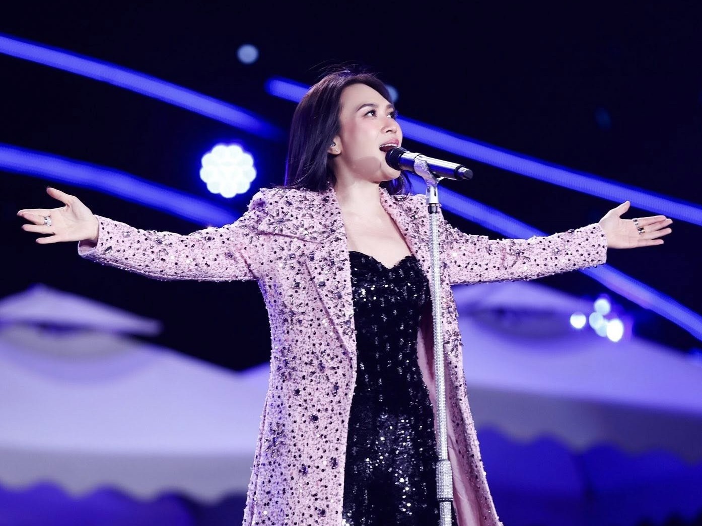 'Chuyện để dành' của Mỹ Tâm vươn lên Top 1 YouTube Trending sau 4 ngày ra mắt