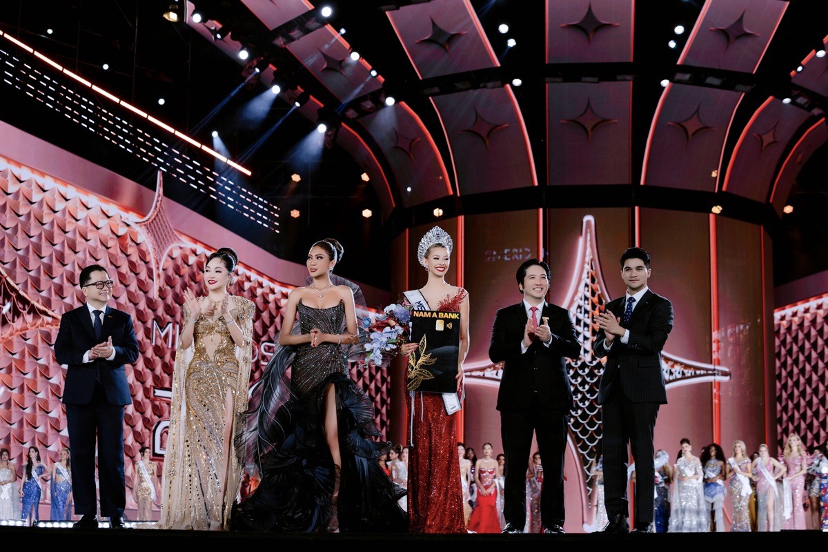 Hoa hậu Hoàng Thanh Nga ghi dấu ấn phong cách sang trọng, lộng lẫy tại chuỗi sự kiện 'Miss Cosmo 2025'