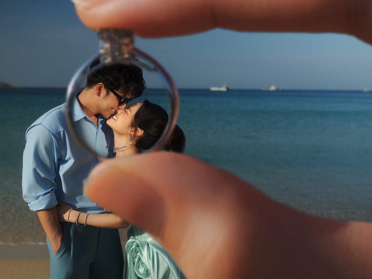 Đoàn Minh Tài và vợ tất bật chuẩn bị hôn lễ, hé lộ ảnh cưới tại Nha Trang