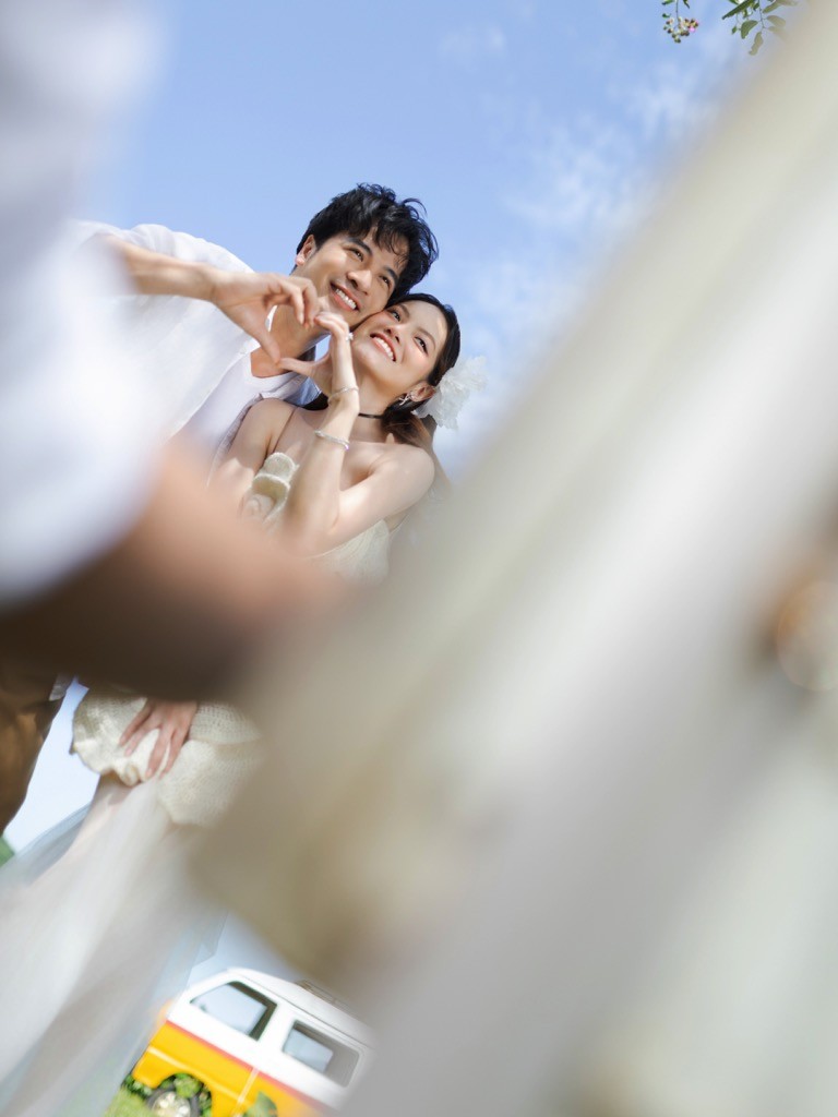 Đoàn Minh Tài và vợ tất bật chuẩn bị hôn lễ, hé lộ ảnh cưới tại Nha Trang