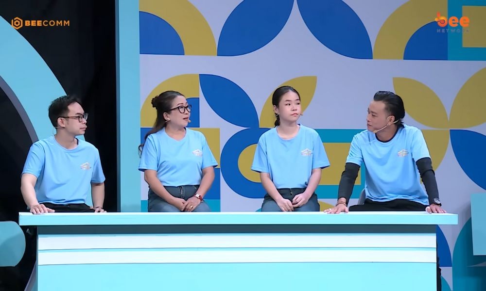 'Nhà mình quá đỉnh': Hoàng Phi 'đứng hình' khi bị khách mời nhí gọi bằng 'chú' dù gọi MC Dương Hồng Phúc là 'anh'!