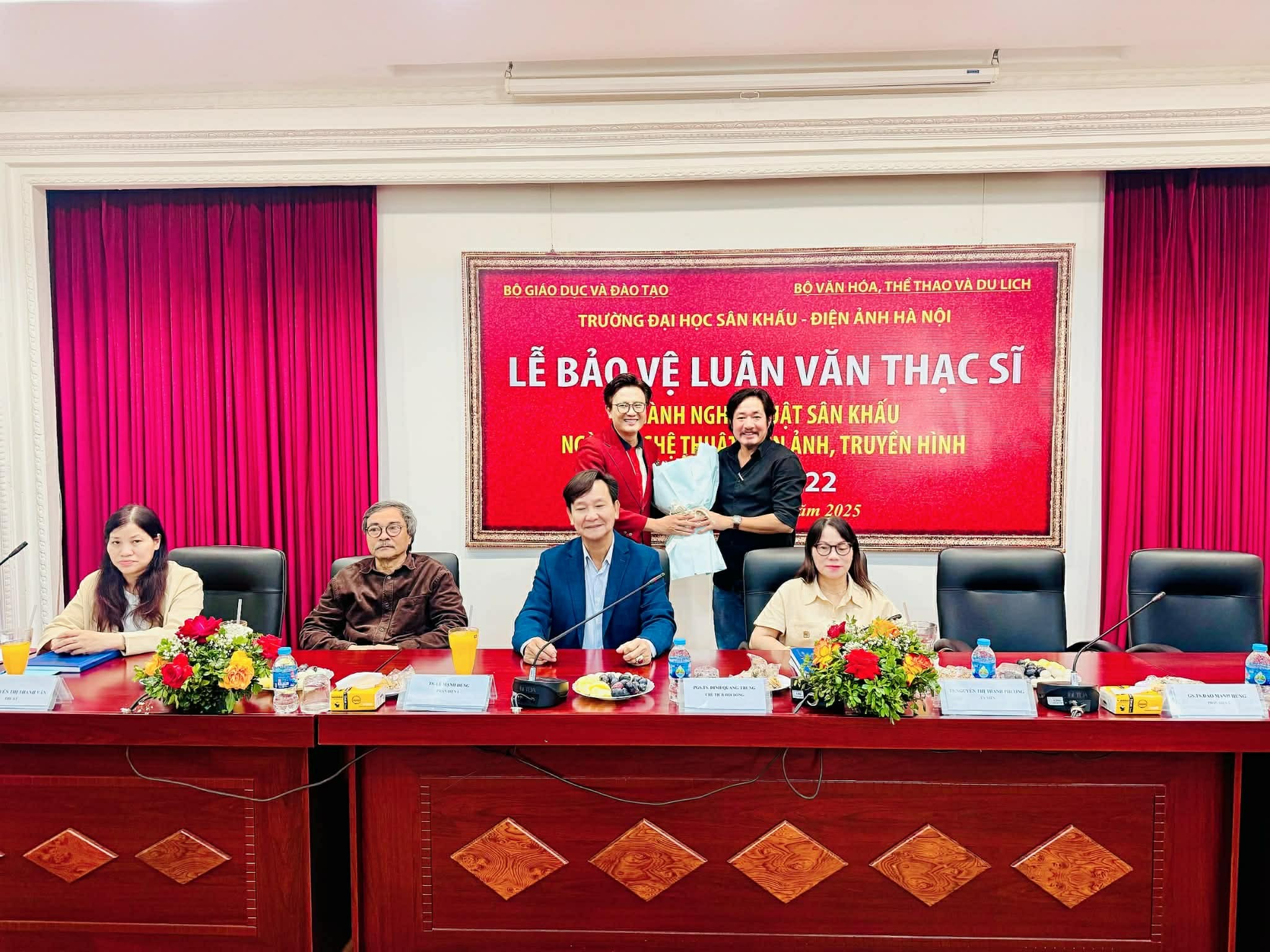 Tân Thạc sĩ Nguyễn Lê Bá Thắng với chặng đường đi tìm tri thức song hành cùng nghệ thuật