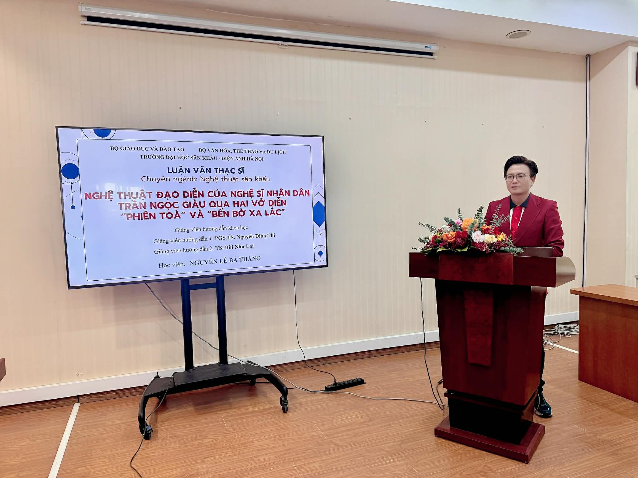 Tân Thạc sĩ Nguyễn Lê Bá Thắng với chặng đường đi tìm tri thức song hành cùng nghệ thuật