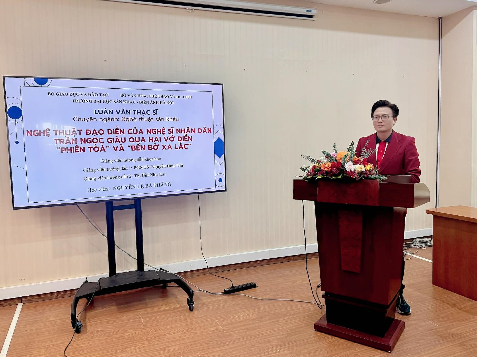 Tân Thạc sĩ Nguyễn Lê Bá Thắng với chặng đường đi tìm tri thức song hành cùng nghệ thuật