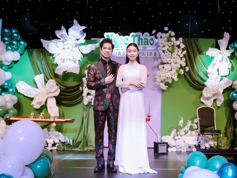 Ngọc Sơn cùng học trò Ngọc Thảo đánh dấu cột mốc trưởng thành nơi xứ người