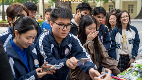 Gian hàng 'Gom ấm' khởi nguồn những hành trình sẻ chia